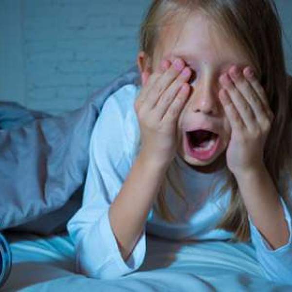 كيف يعزز إدمان الإنترنت اضطراب بنية النوم لدينا