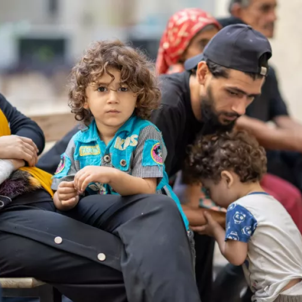 كيف تتعامل نفسيًا عندما يكون أحباؤك في مناطق حرب؟