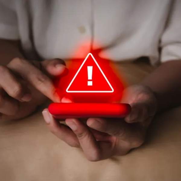 قبل أن تبيع هاتفك.. 4 نصائح قد تنقذك من تسريب حياتك بالكامل