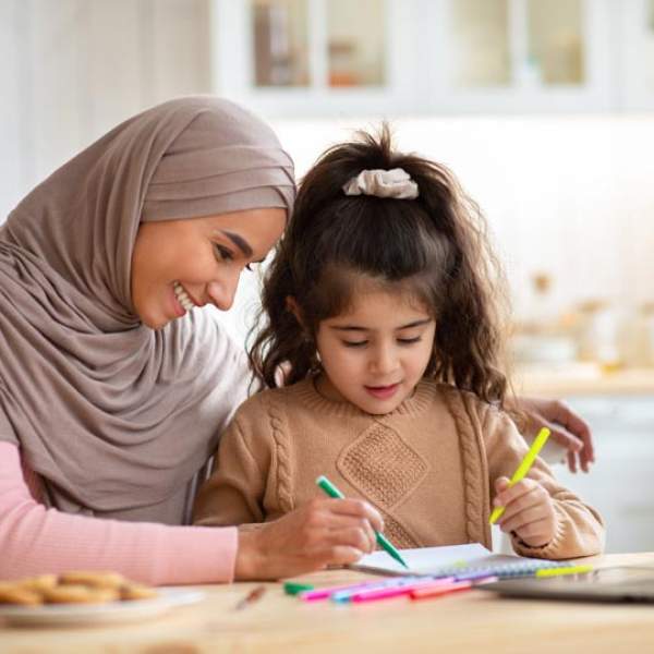  كيف تحوّلين وقت تدريس طفلك من معركة إلى متعة؟