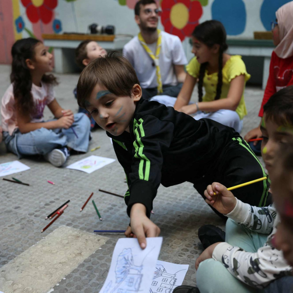 كيف تحتوي خوف طفلك في الحرب؟