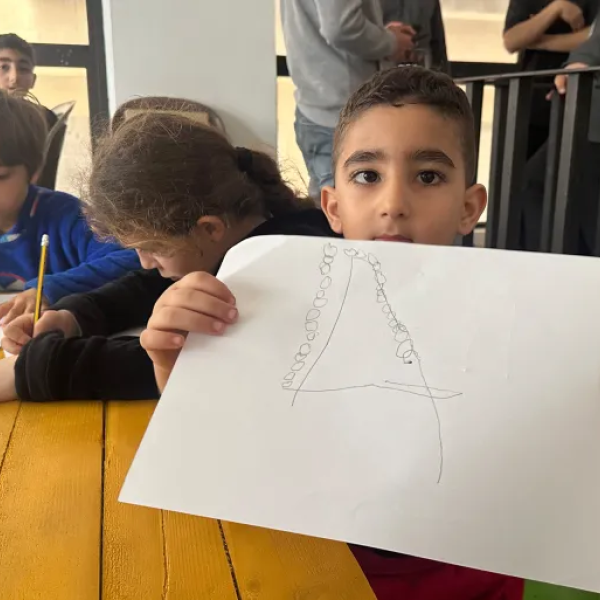 كيف تساعدون أطفالكم في التعلّم في أمكنة النزوح ؟