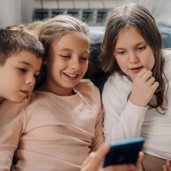 هل تغيّر فيديوهات الثواني طريقة تفكير المراهقين والأطفال؟ 