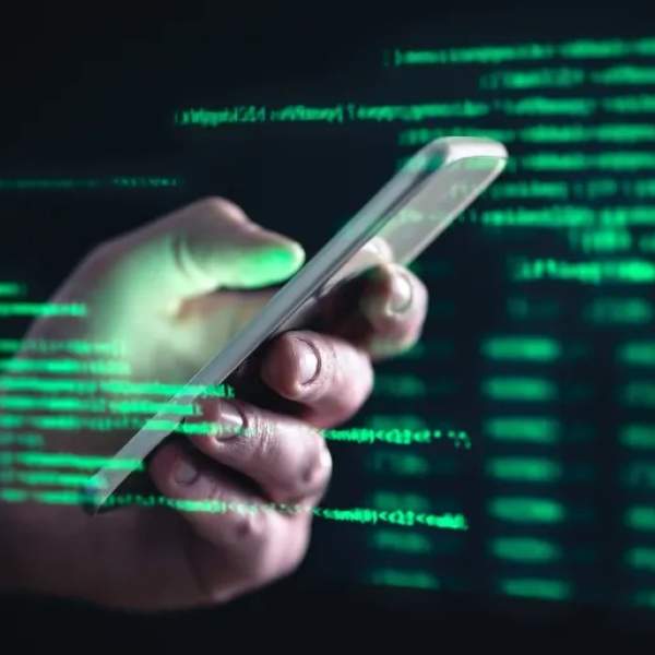 هل الرد على مكالمة مجهولة يُعرّض هاتفك للاختراق؟