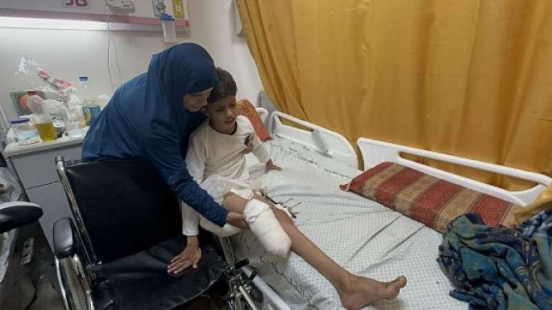 منظمة بريطانية: عشرة أطفال يفقدون أرجلهم كل يوم في غزة بفعل العدوان الإسرائيلي