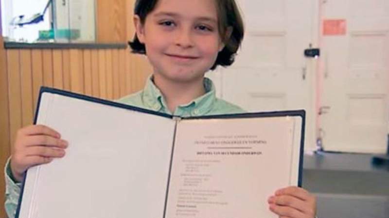 «أينشتاين بلجيكا الصغير».. أصغر دكتور في فيزياء الكم يخطط لصنع بشر خارقين!