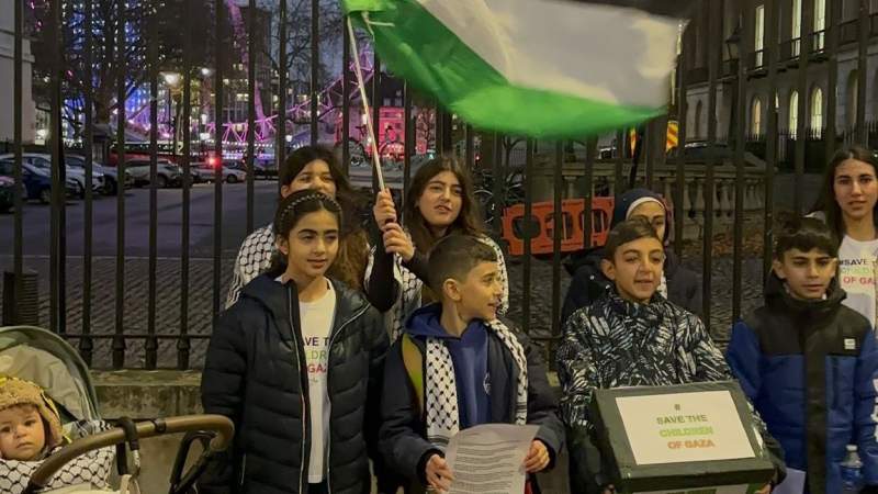 رسالة مؤثرة من أطفال في لندن: حكومتنا شريكة في مذبحة غزة