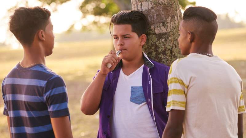 دراسة أمريكية: السجائر الإلكترونية تضر بنمو دماغ المراهقين